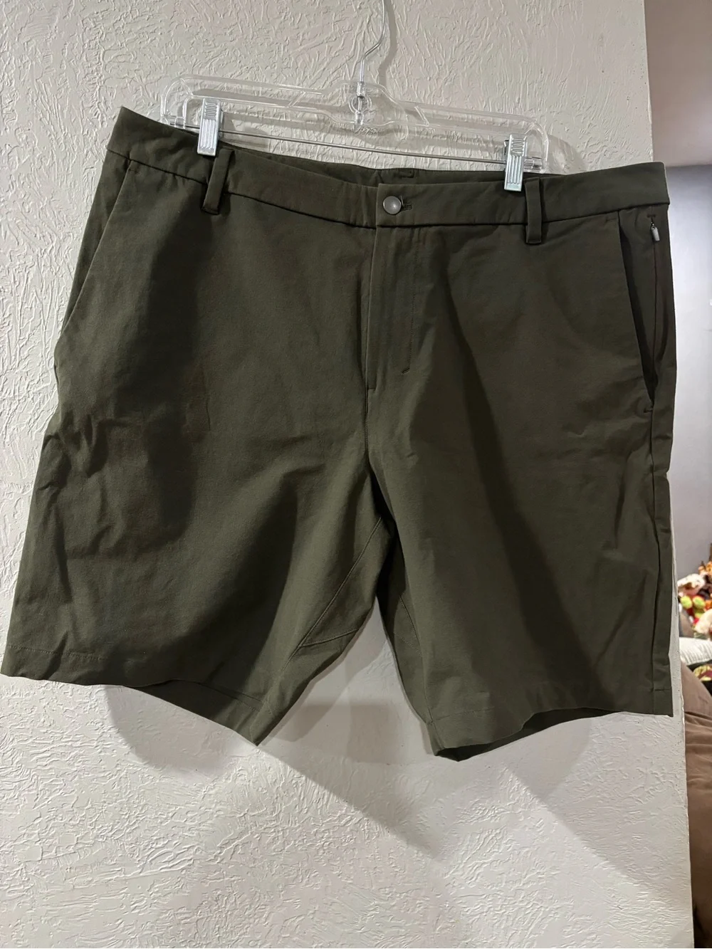 Lululemon NWT Commission Performance Short Classic Fit 9” in Dark Olive size 38